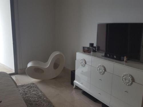 Grand Tower, Metropolitan Area