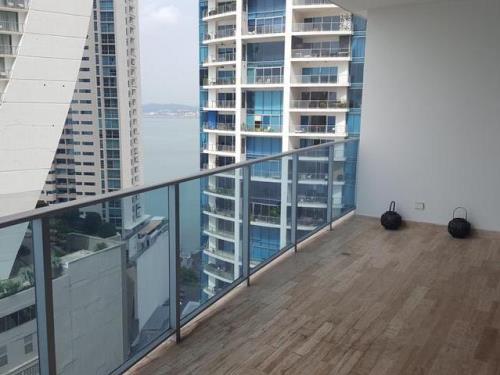 Grand Tower, apartment