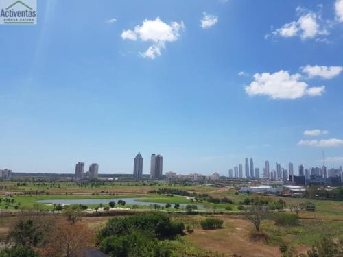 Mystic Blue, Juan Diaz