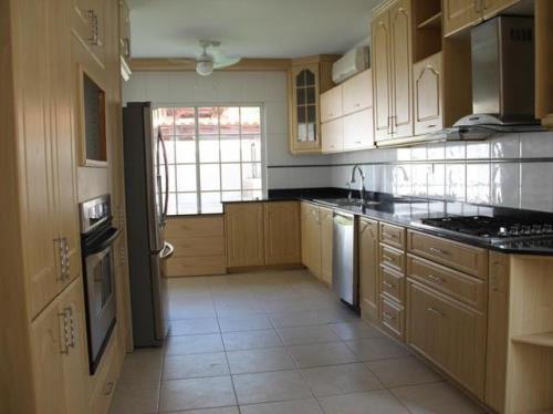 Costa Azul, Área Metropolitana