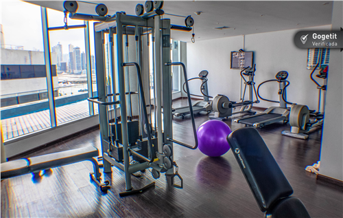 Yacht Club, Metropolitan Area