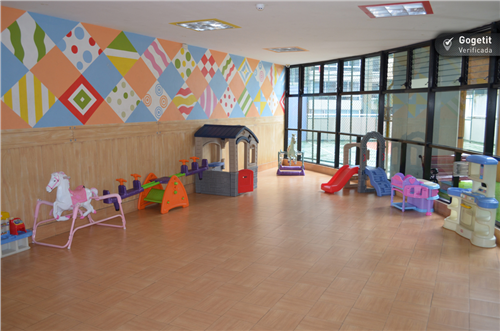 Los Delfines, Área Metropolitana