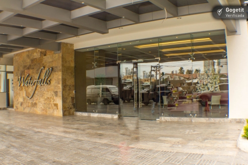 Waterfalls, Área Metropolitana