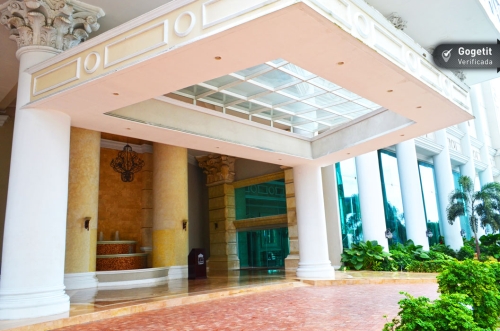 Venetian Tower, apartment