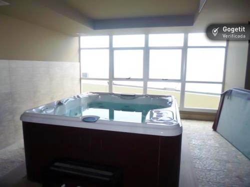 Q Tower , apartamento