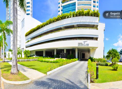 Zeus, Costa del Este