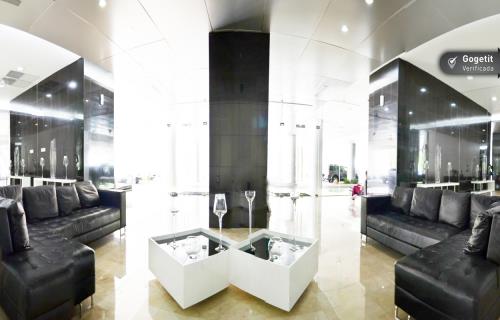 Zeus, Costa del Este