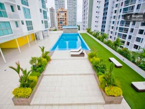 Moon Tower, Área Metropolitana