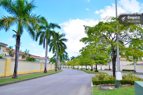 Royal Pacifico, Área Metropolitana