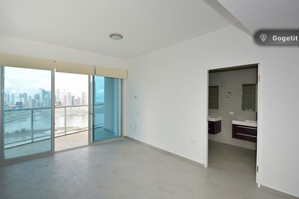 Yacht Club, Área Metropolitana