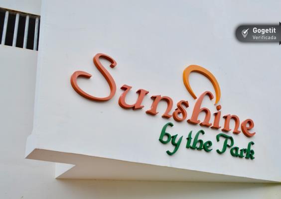 Sunshine by the Park, Parque Lefevre