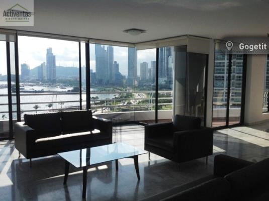 Los Delfines, Avenida Balboa