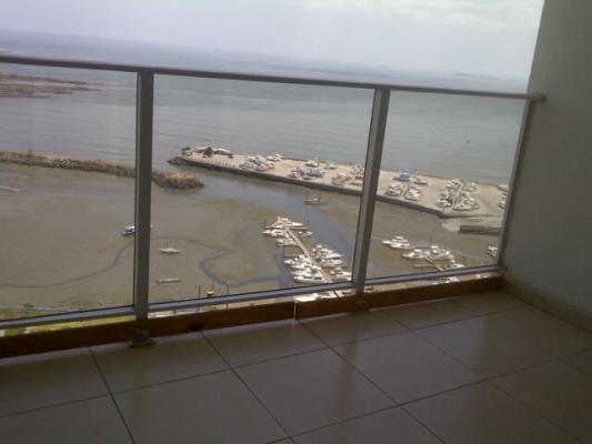 White Tower, Avenida Balboa