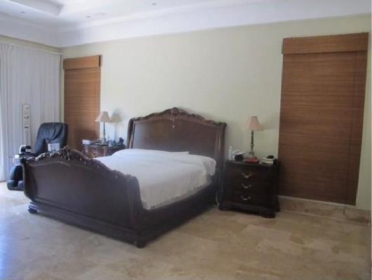 Las Camelias, Metropolitan Area