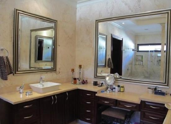 Las Camelias, Metropolitan Area