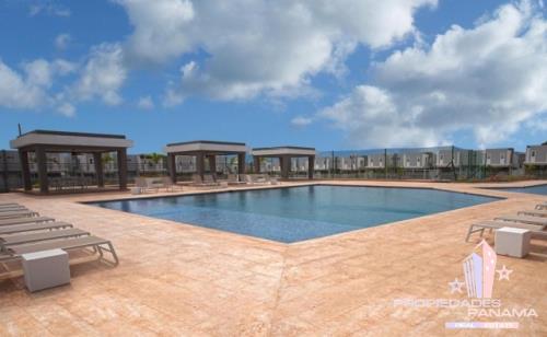 PH Everest, San Miguelito