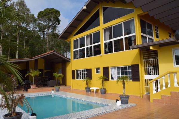 Altos de Cerro Azul, house