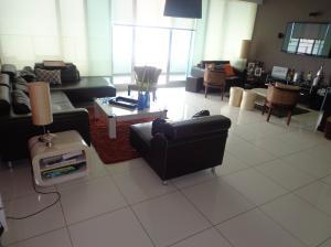 Altamar del Este, Área Metropolitana