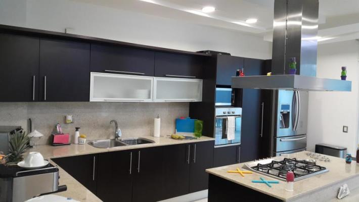 Costa Esmeralda, casa