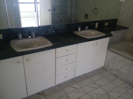 Crillon, Área Metropolitana