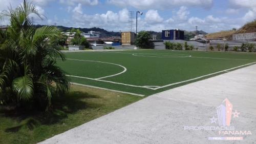 Rokas, Amelia Denis De Icaza