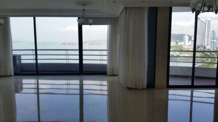 Los Delfines, Área Metropolitana