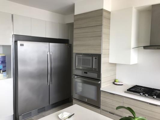 Plaza Miramar, Avenida Balboa