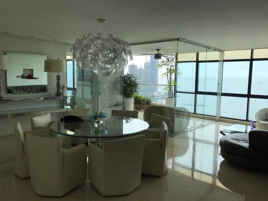 Plaza Miramar, Avenida Balboa