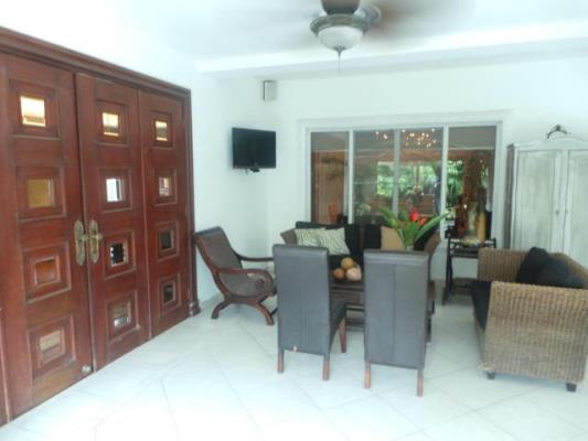 Costa Bay, Costa del Este