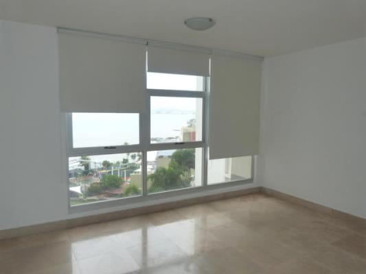 Q Tower , apartamento