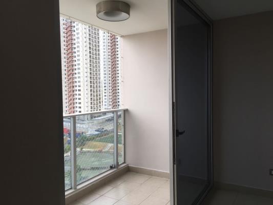 Rokas, Amelia Denis De Icaza