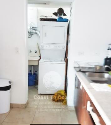 H2O on the ocean, Avenida Balboa