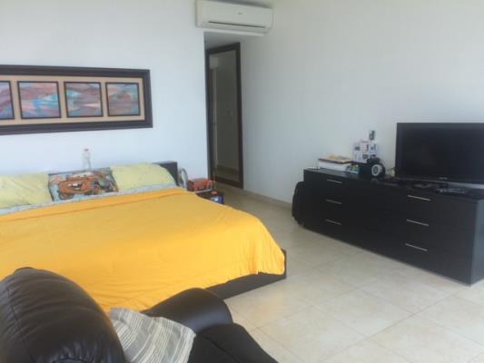 H2O on the ocean, Avenida Balboa