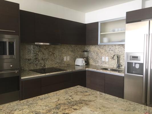 Trump Tower, Metropolitan Area