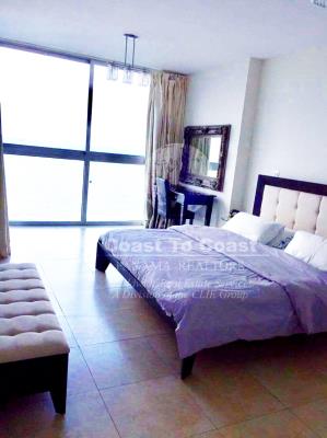 H2O on the ocean, Avenida Balboa