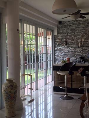 Altos de Panama , Amelia Denis De Icaza