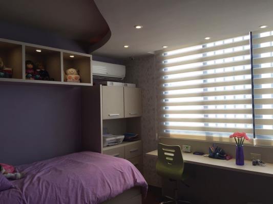 Plaza Real , Metropolitan Area