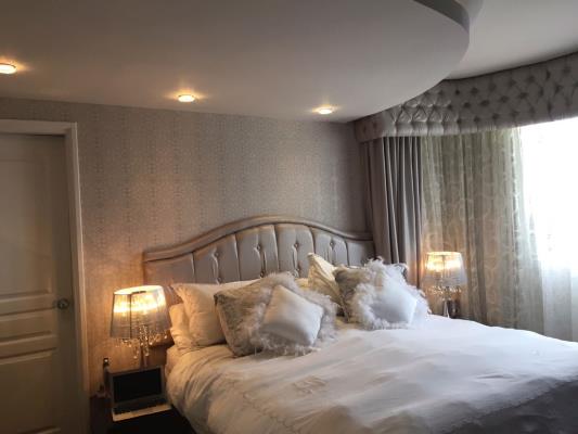 Plaza Real , Metropolitan Area