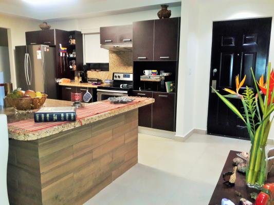 Embassy Club Courtyard, Ancón