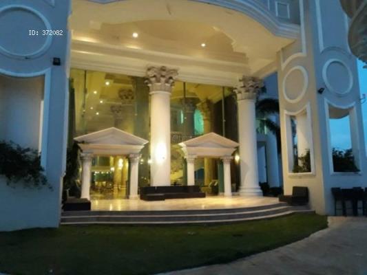 Venetian Tower, Área Metropolitana