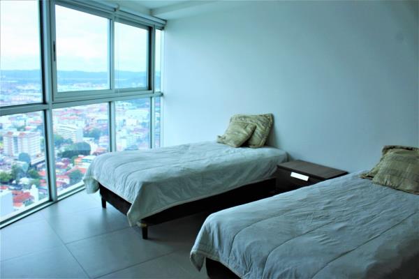 Yacht Club, Área Metropolitana