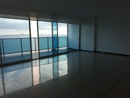 Bayside Condominium, Área Metropolitana