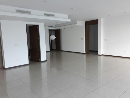 Bayside Condominium, Área Metropolitana