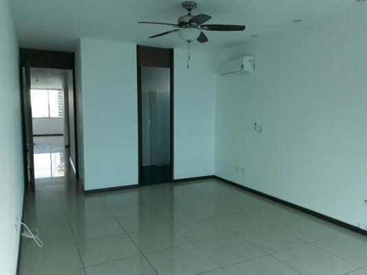 Bayside Condominium, Área Metropolitana