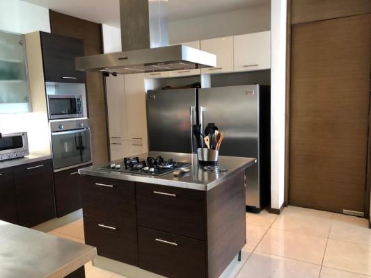 Bayside Condominium, Área Metropolitana