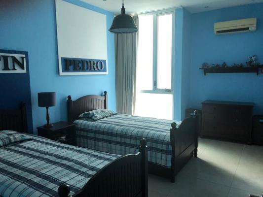 Bayside Condominium, Área Metropolitana