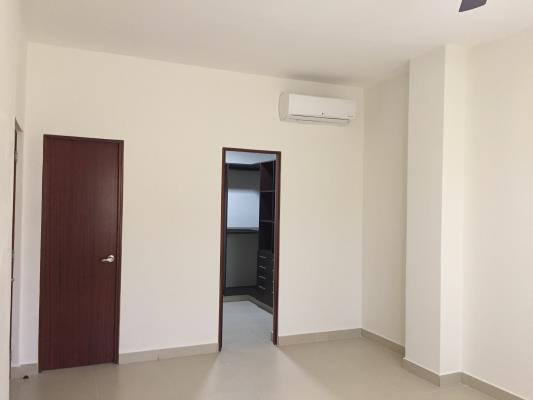 River Valley, Panamá Pacífico