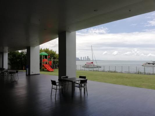 Oasis on the Bay, Área Metropolitana