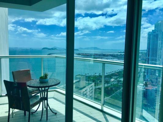 Yacht Club, Área Metropolitana