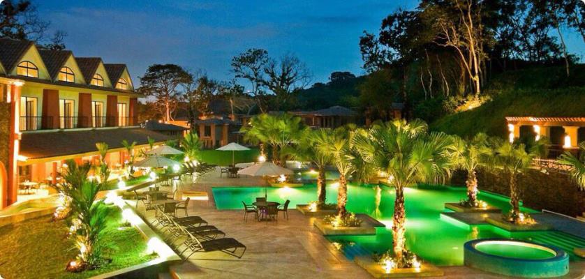 Embassy Club Courtyard, Panamá